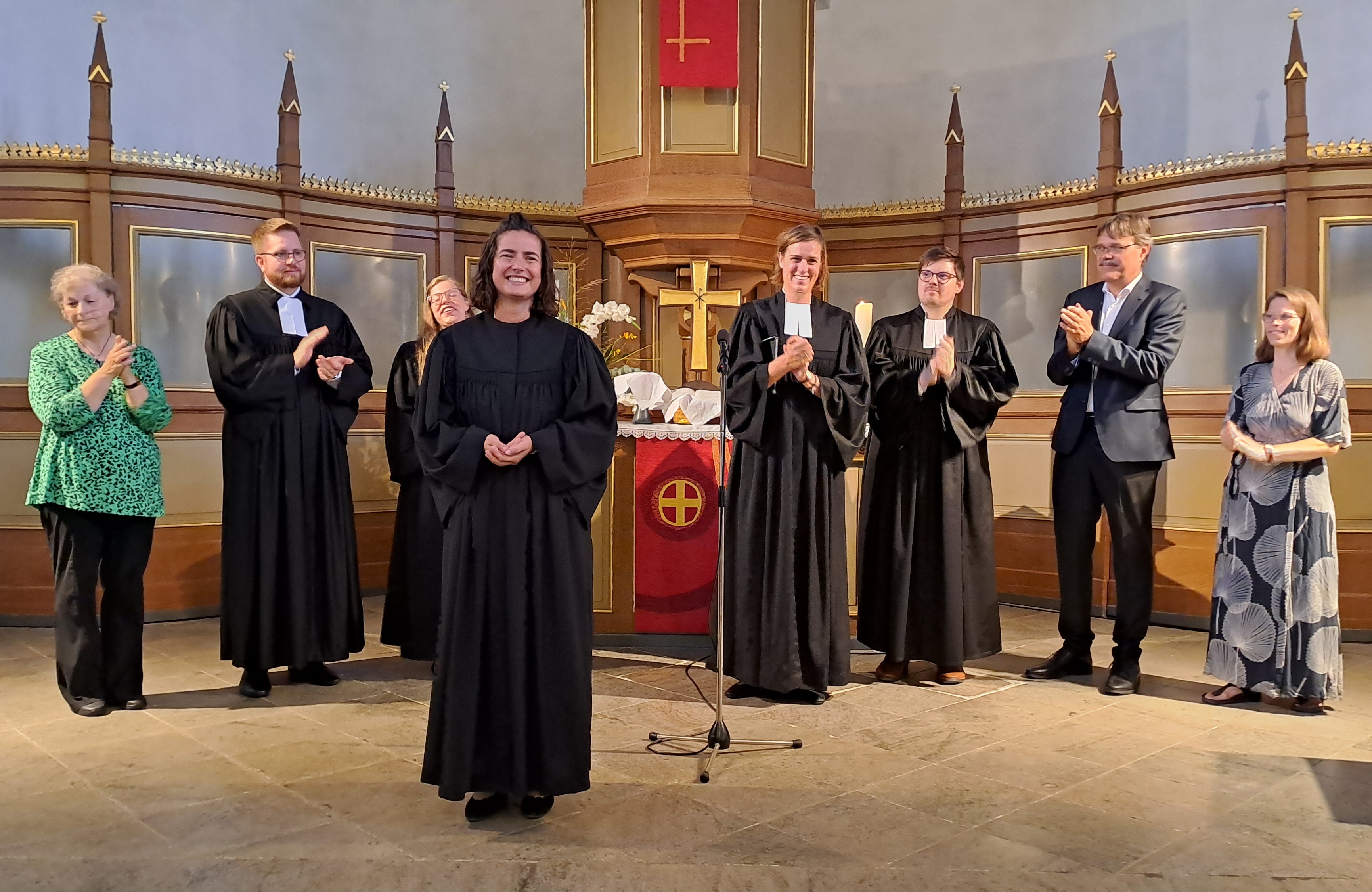 OrdinationGOH080924Beifall2 becrima 