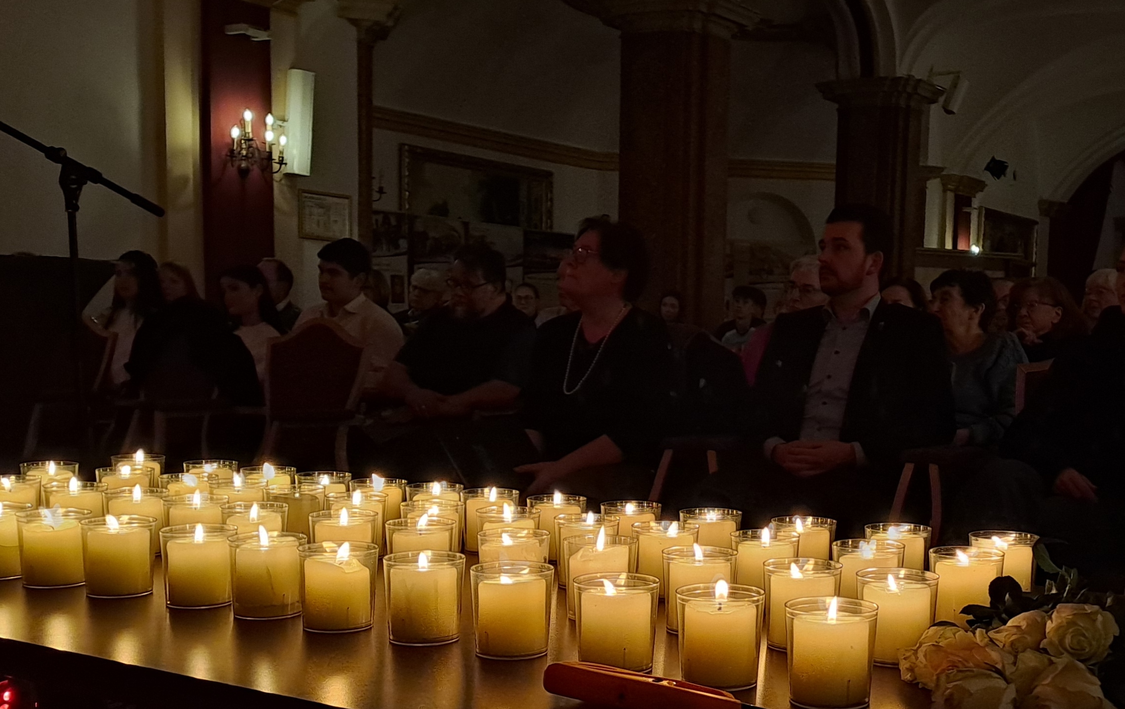 Pogrom GedenkenEms091125 Kerzen becrima 