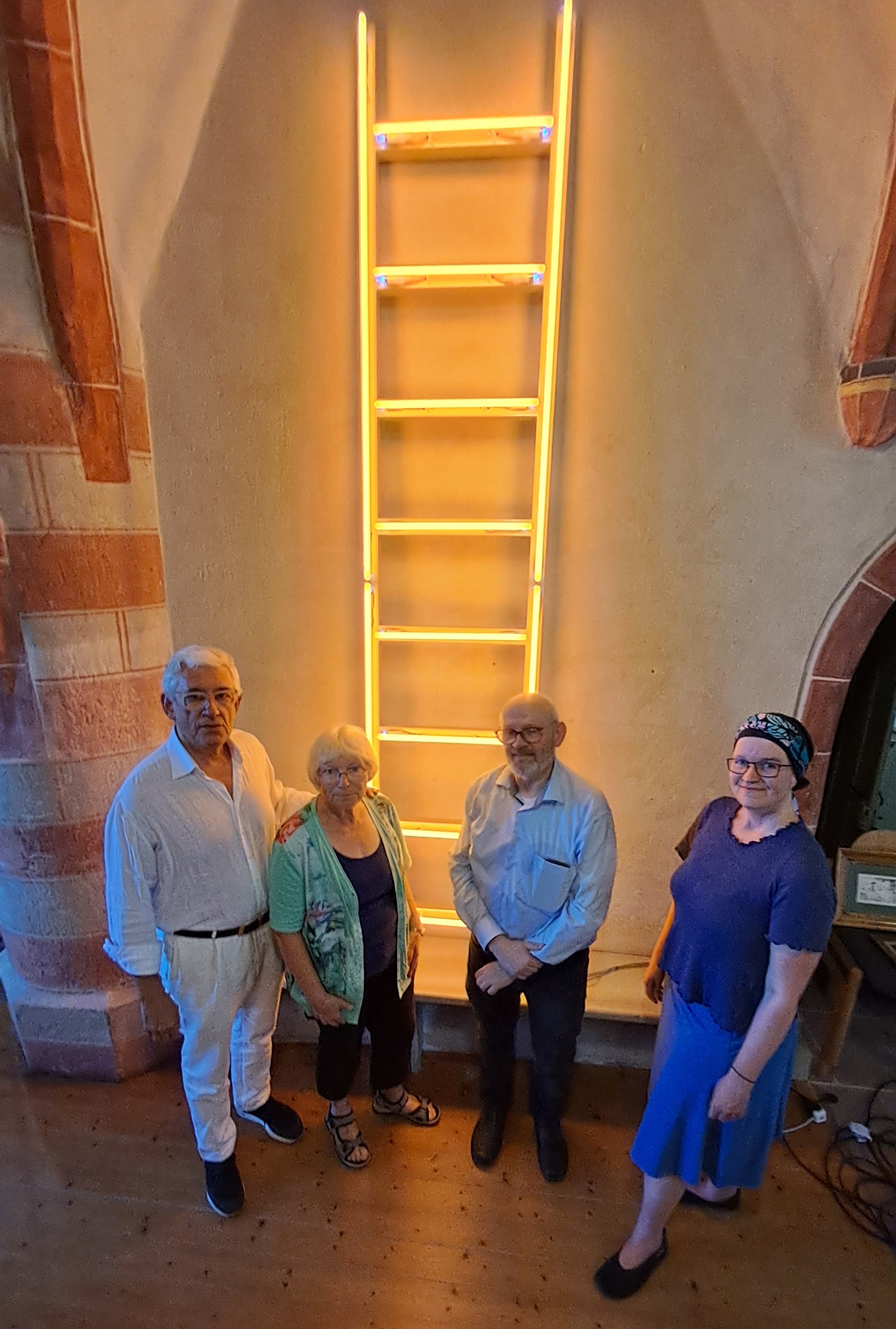 AufbauAusstellung100826 HimmelsleiterKuratorSmerlingHeymerDekanat becrima 